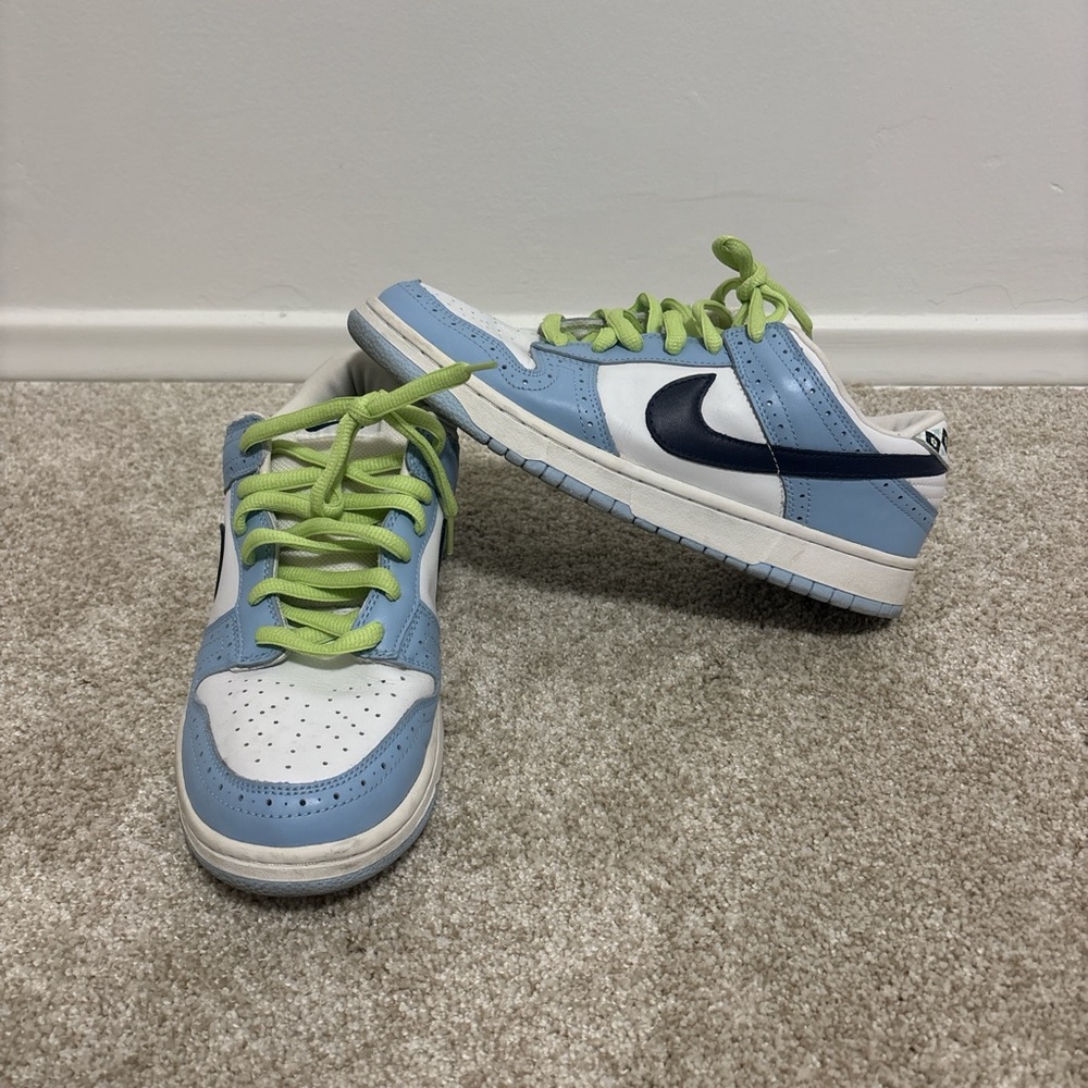 Nike Kids Blue and White Sneakers with Green Laces